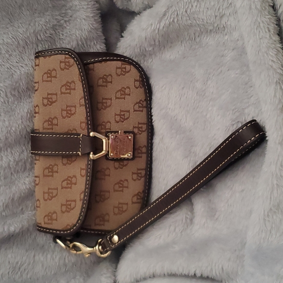 Dooney & Bourke Handbags - DOONEY&BOURKE BAG